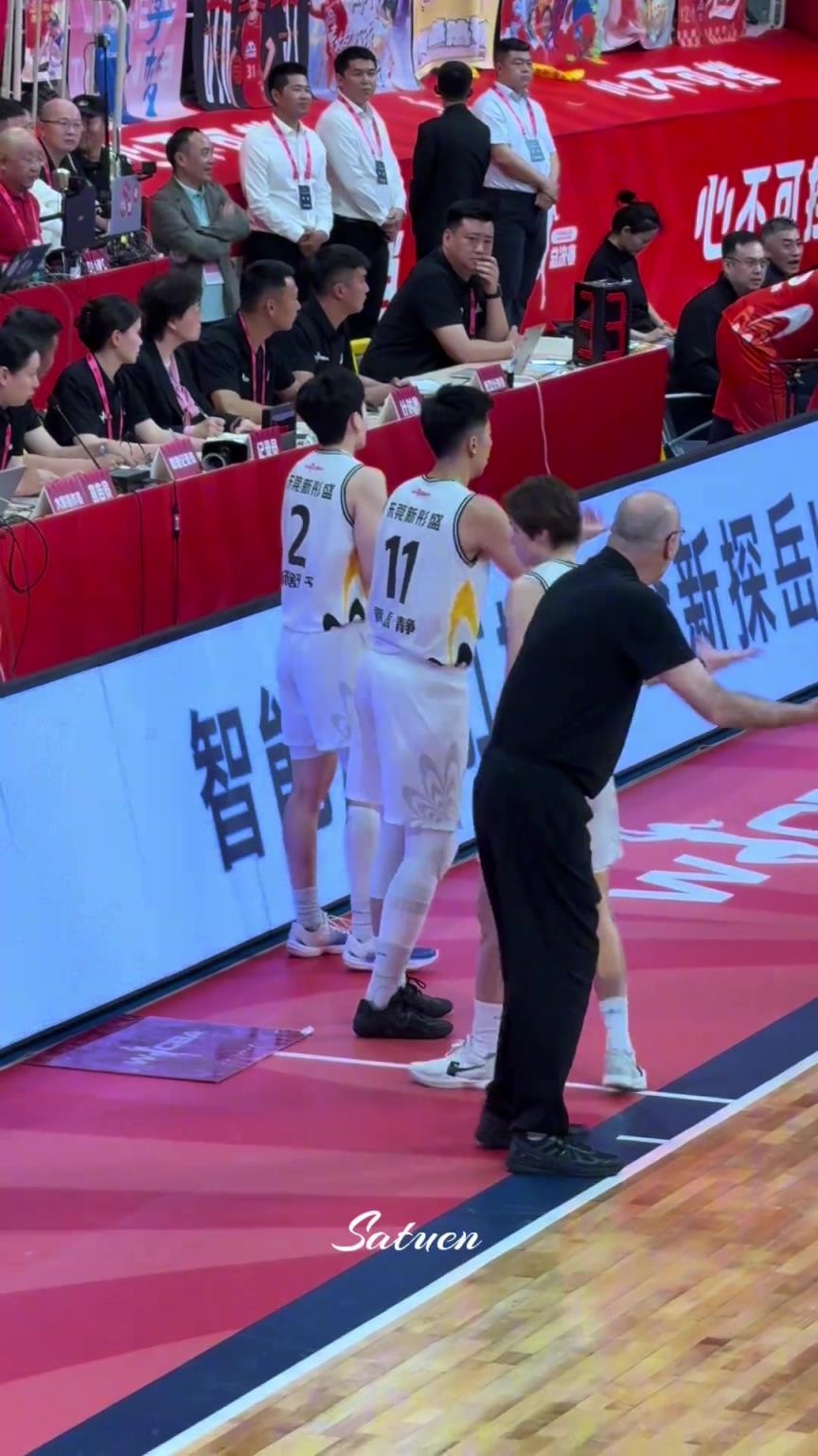 無奈的一家三口！絕望的教練，氣瘋了的皮總！