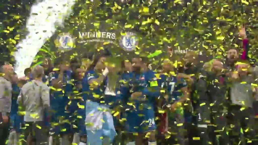 ?榮耀藍(lán)軍！歐協(xié)聯(lián)奪冠捧杯！里斯-詹姆斯高舉獎杯全隊(duì)?wèi)c祝