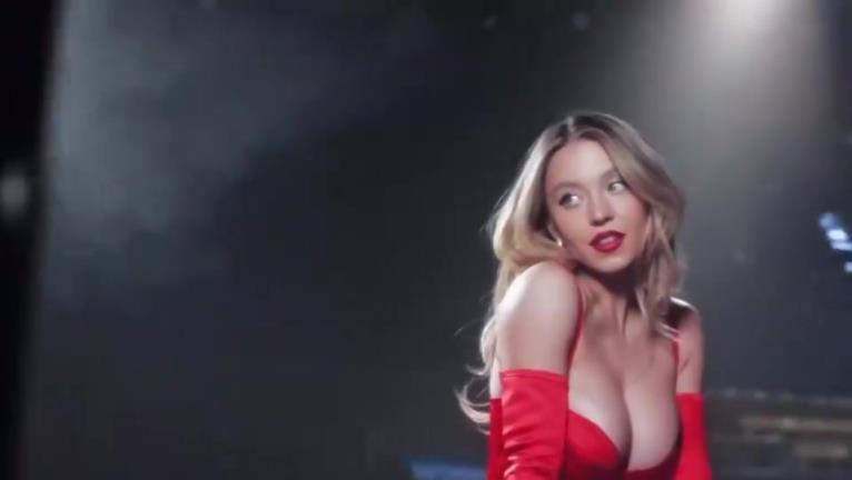 此前觀(guān)戰(zhàn)紐約德比！賣(mài)含洗澡水肥皂的悉尼妹太清楚自身優(yōu)勢(shì)了